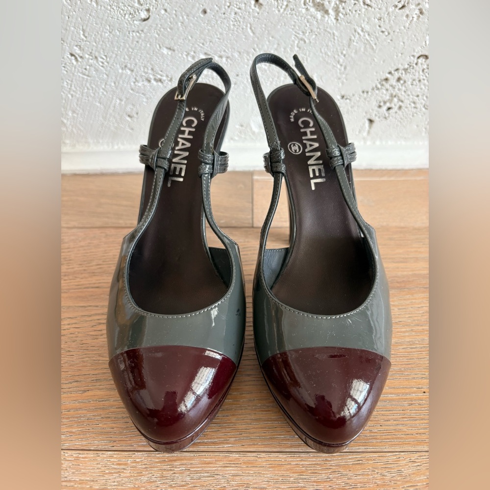 CHANEL Two-Tone Gray and Burgundy Heels